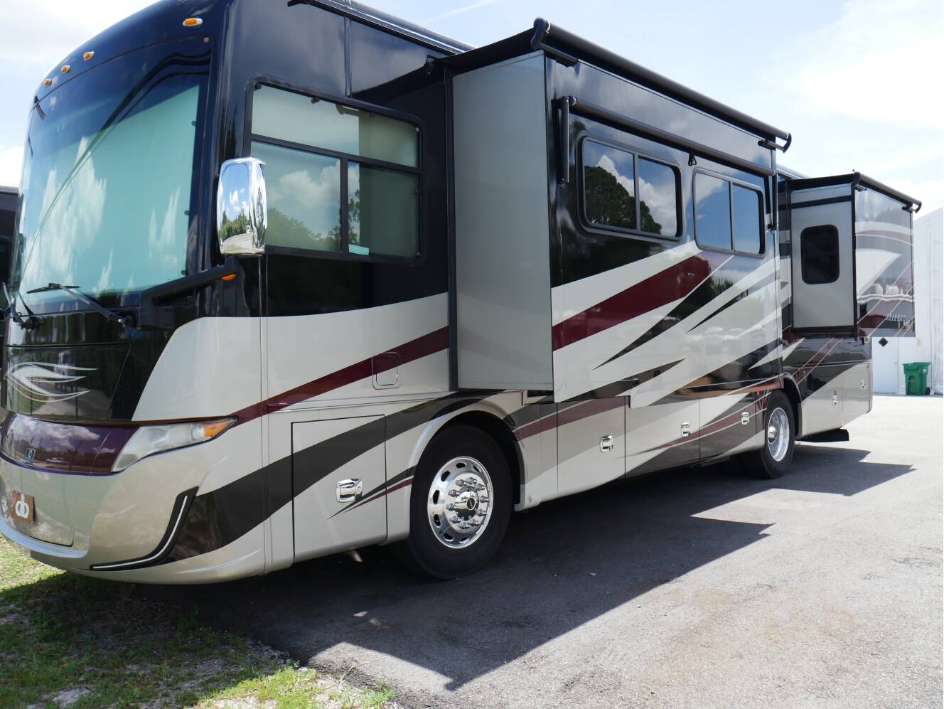 A photo of this 2019 Tiffin Motorhomes ALLEGRO 33AA