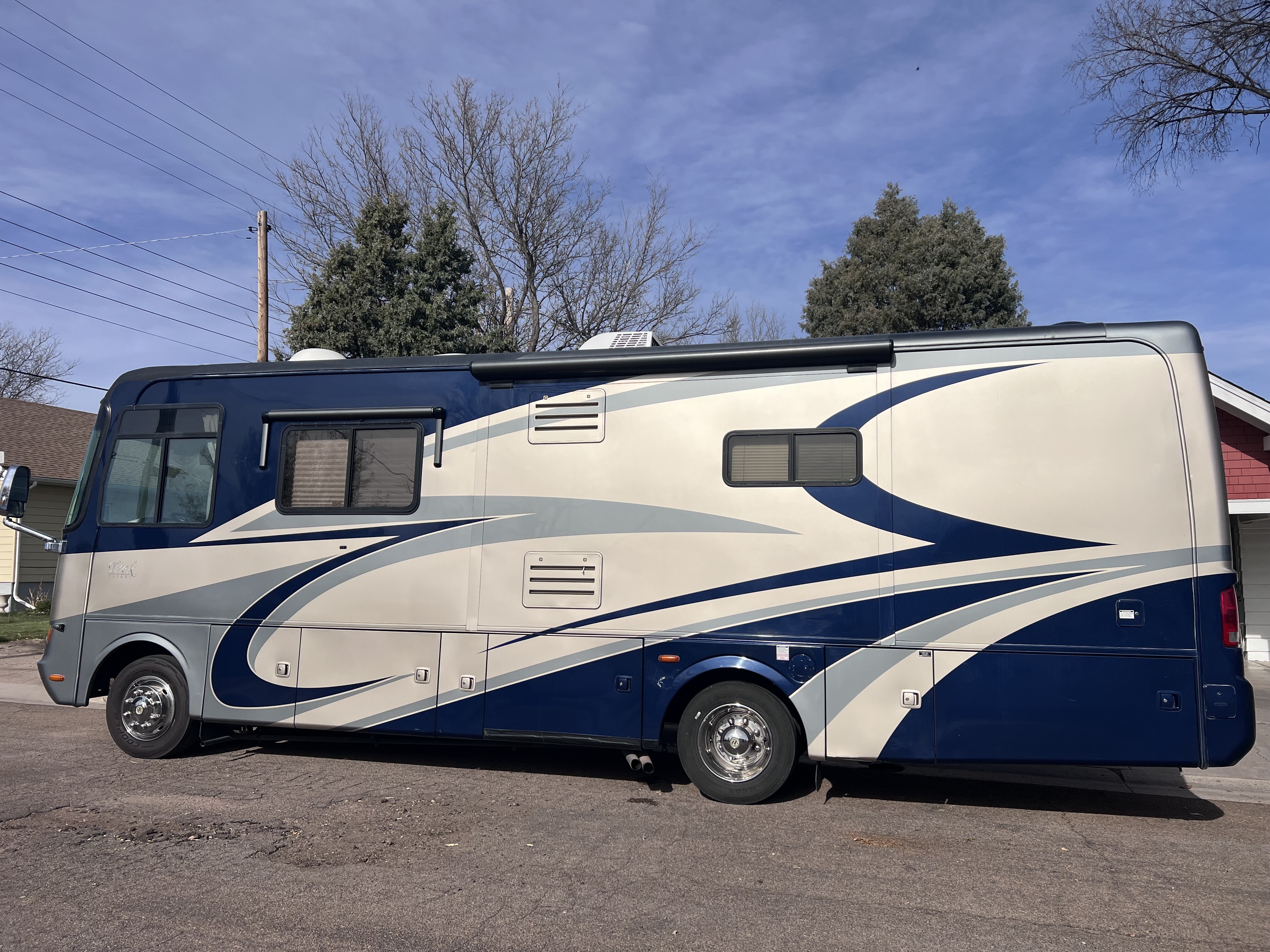 2007 Monaco SAFARI TREK 29 RBD RV