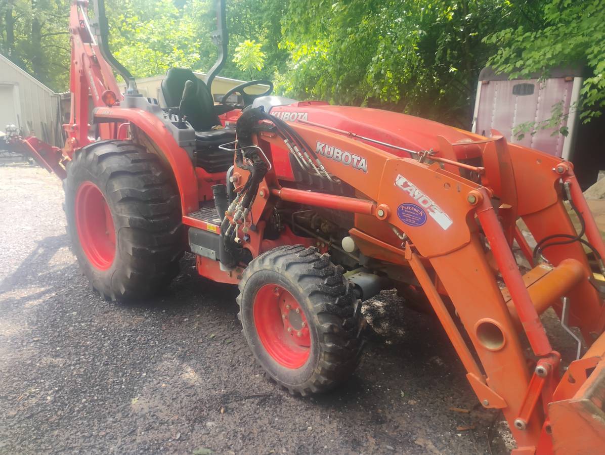 2017 KUBOTA L4760 in New Windsor, MD