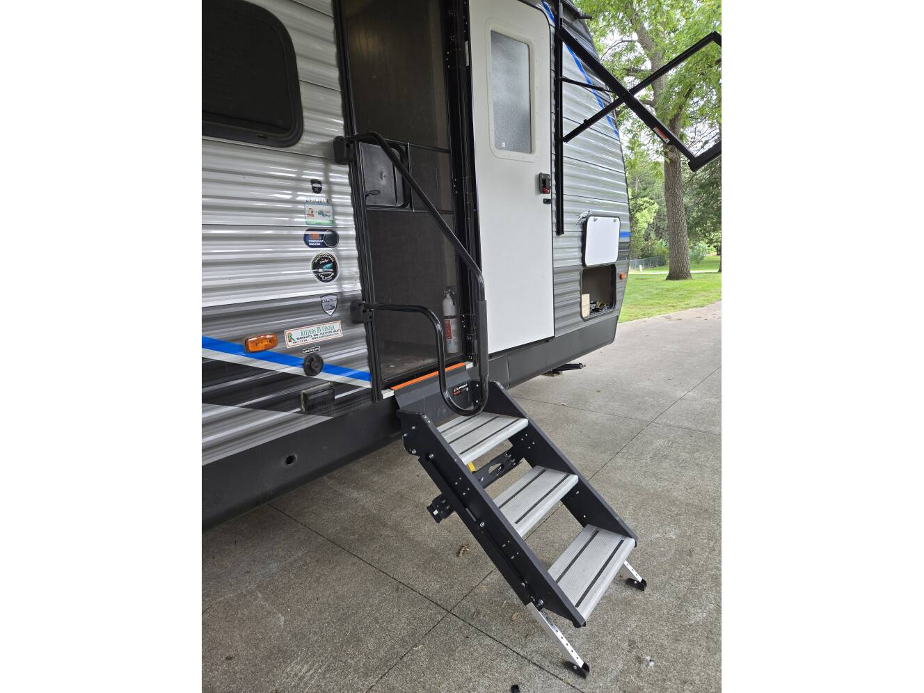 A photo of this 2022 Coachmen CATALINA LEGACY EDITION 293QBCK