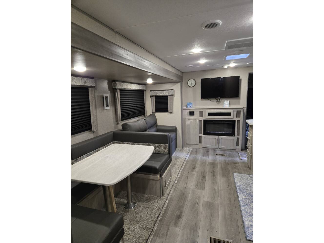 A photo of this 2022 Coachmen CATALINA LEGACY EDITION 293QBCK