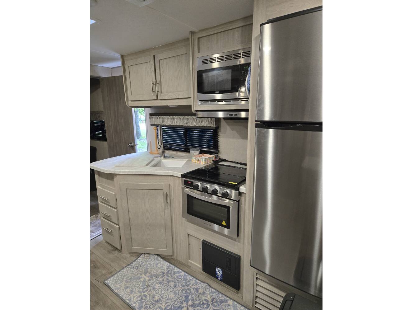 A photo of this 2022 Coachmen CATALINA LEGACY EDITION 293QBCK
