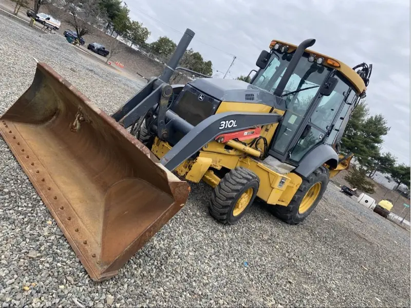 2017 JOHN DEERE 310L