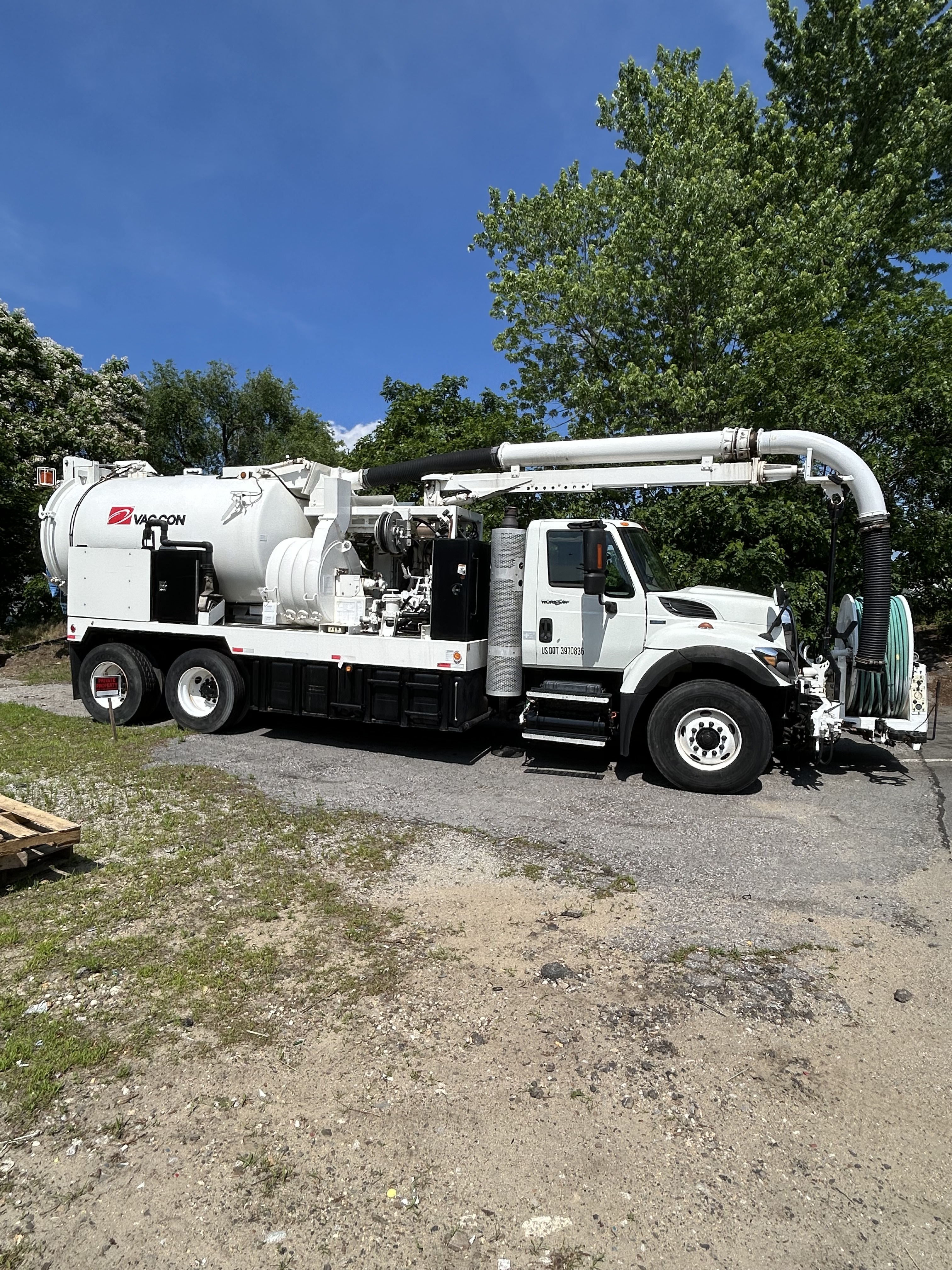 2009 INTERNATIONAL 7400 in Manchester, NH