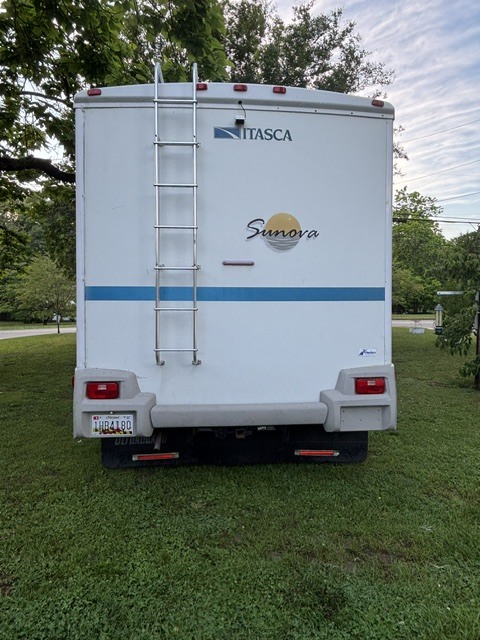 2004 Winnebago ITASCA SUNOVA 33 in pasadena MD