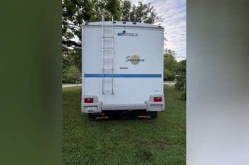 2004 Winnebago ITASCA SUNOVA 33 in pasadena MD