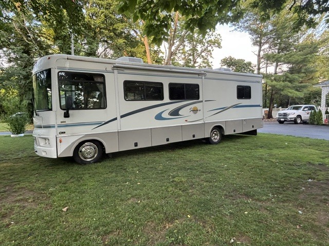 2004 Winnebago ITASCA SUNOVA 33 in pasadena MD