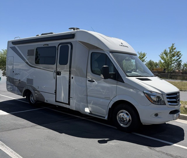 2017 Leisure Travel UNITY MB RV