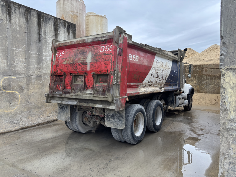2007 MACK CV713
