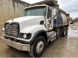 2007 MACK CV713