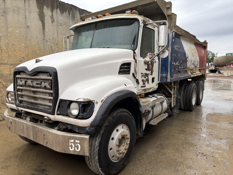 2007 MACK CV713