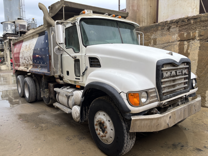 2007 MACK CV713