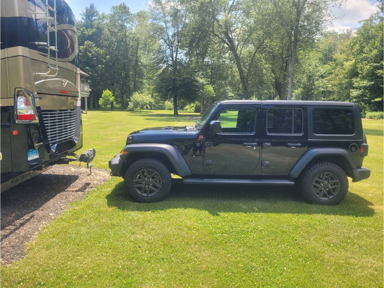 A photo of this 2017 Fleetwood DISCOVERY 37R