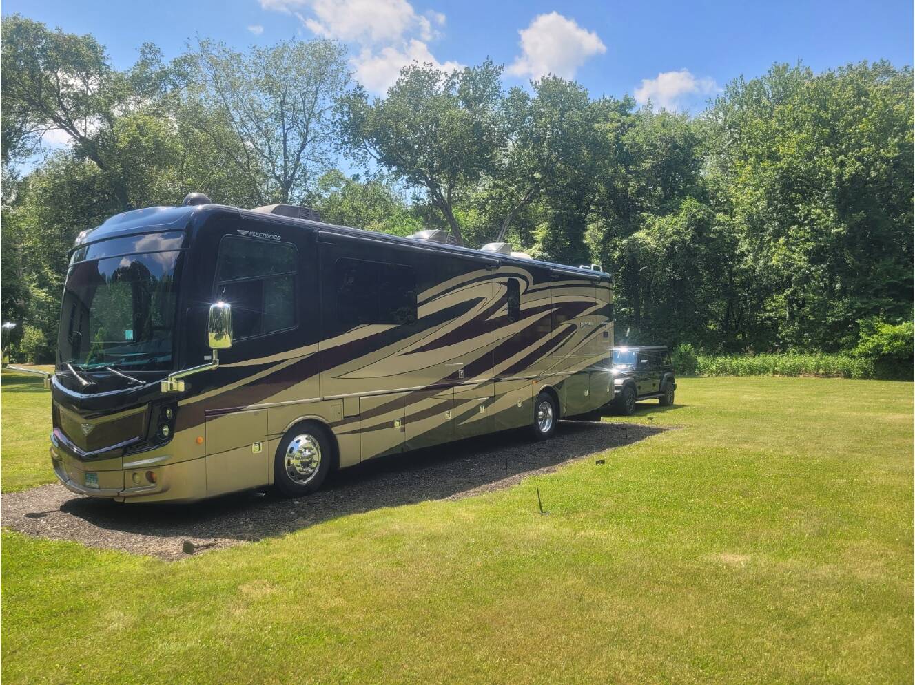 A photo of this 2017 Fleetwood DISCOVERY 37R