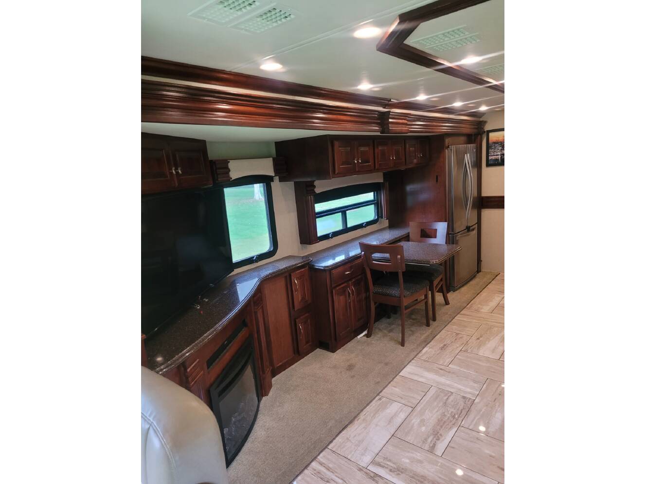 A photo of this 2017 Fleetwood DISCOVERY 37R