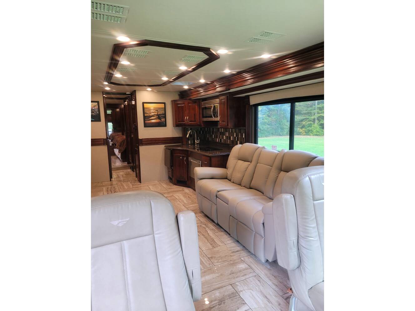 A photo of this 2017 Fleetwood DISCOVERY 37R