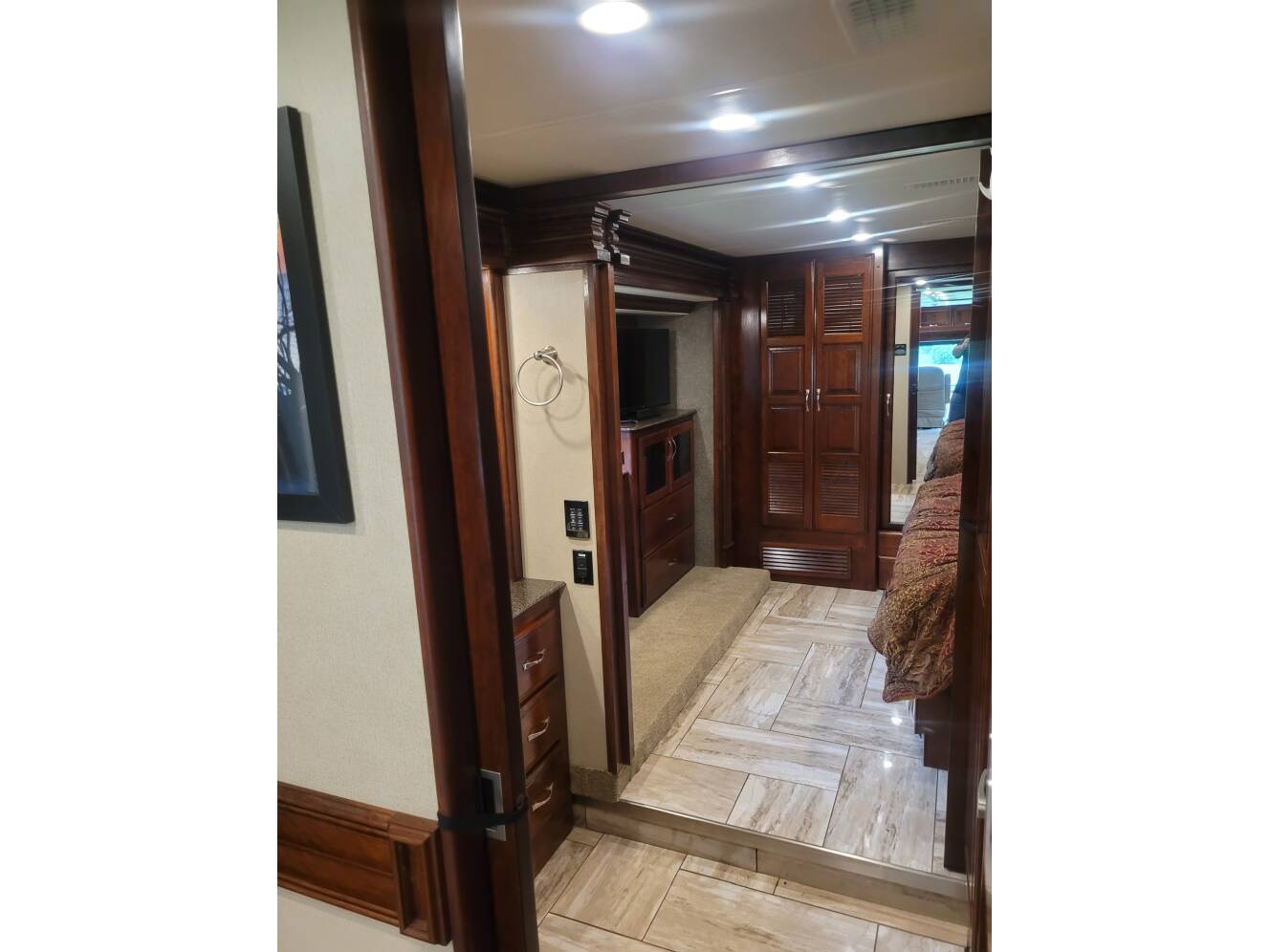 A photo of this 2017 Fleetwood DISCOVERY 37R