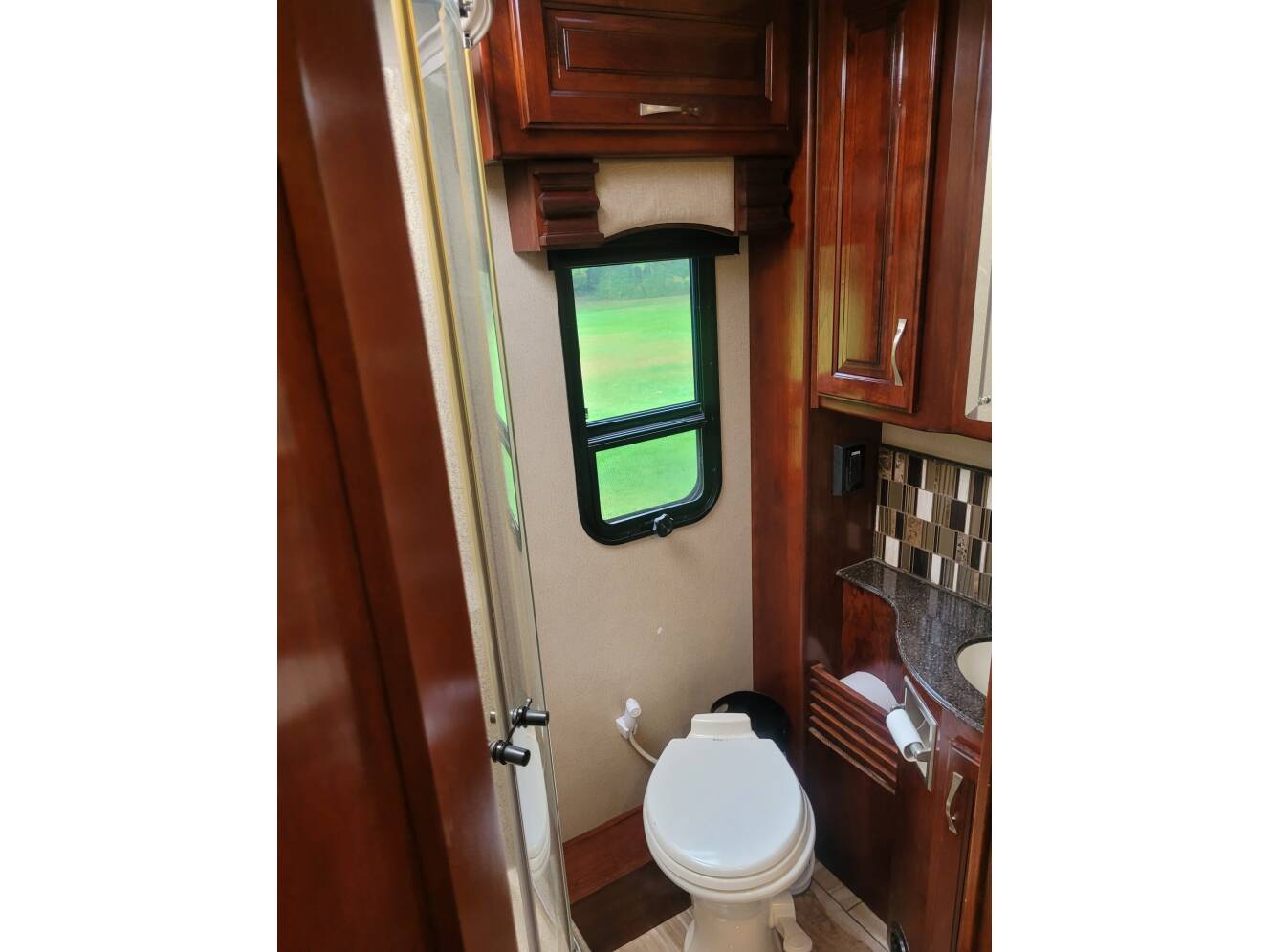 A photo of this 2017 Fleetwood DISCOVERY 37R