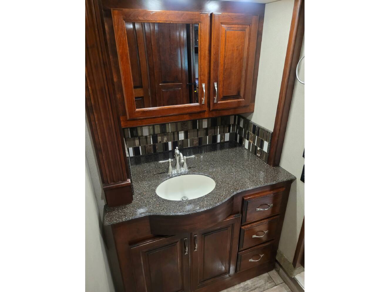 A photo of this 2017 Fleetwood DISCOVERY 37R