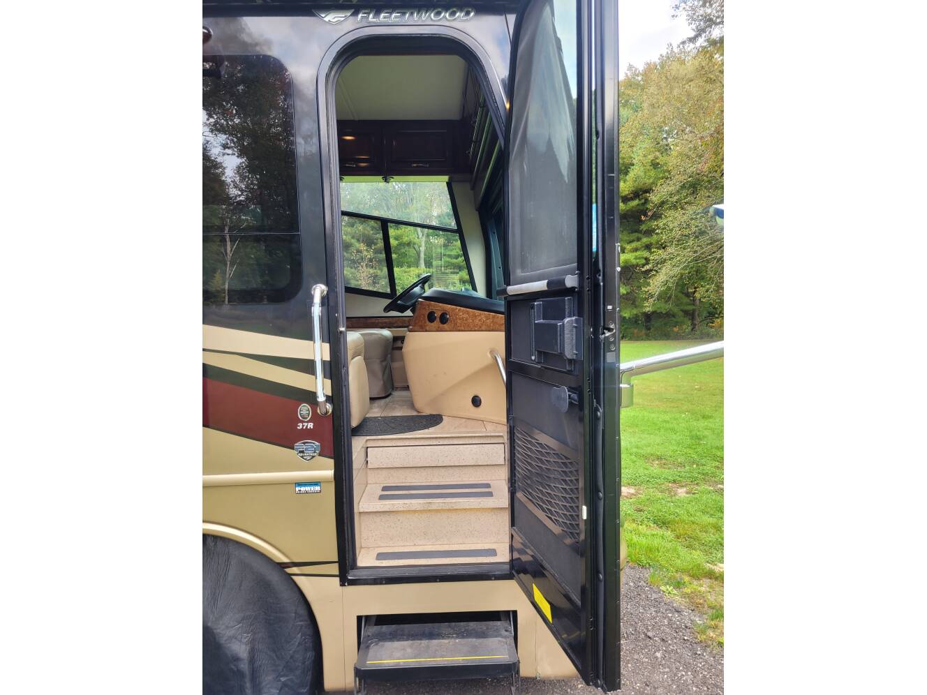 A photo of this 2017 Fleetwood DISCOVERY 37R