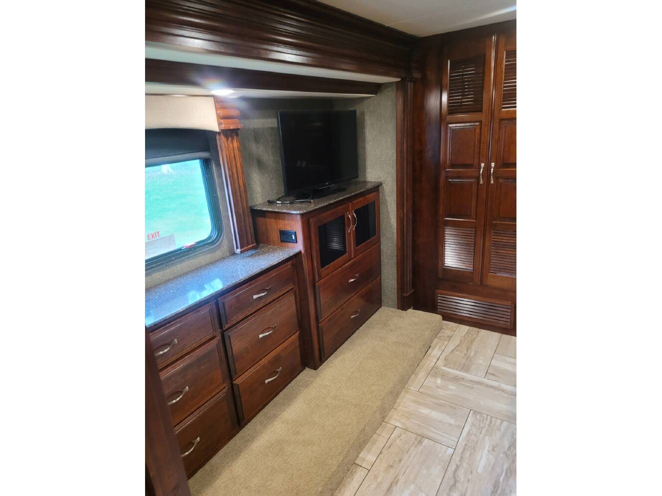 A photo of this 2017 Fleetwood DISCOVERY 37R