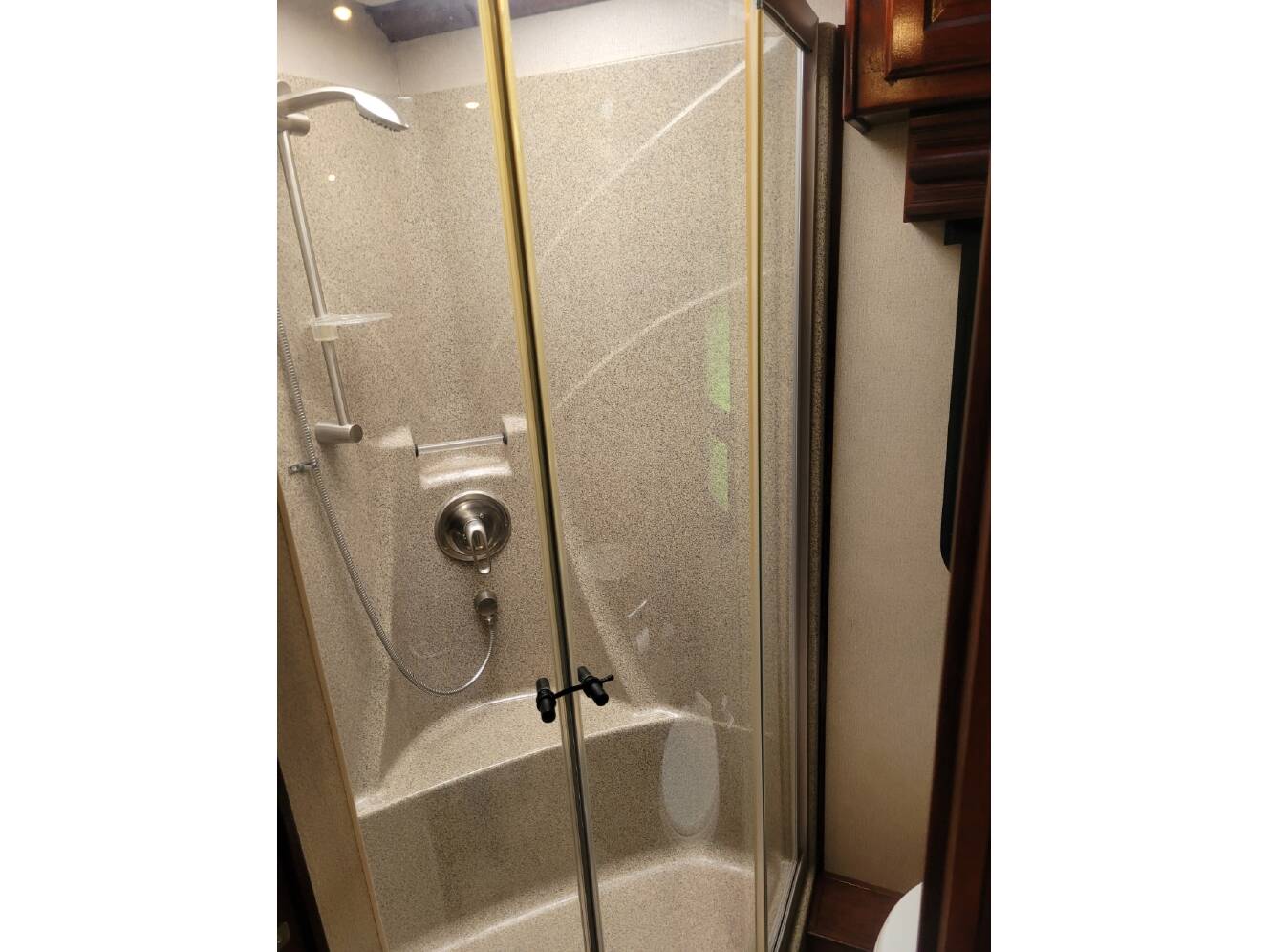 A photo of this 2017 Fleetwood DISCOVERY 37R