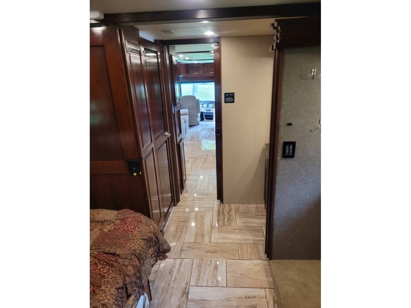 A photo of this 2017 Fleetwood DISCOVERY 37R