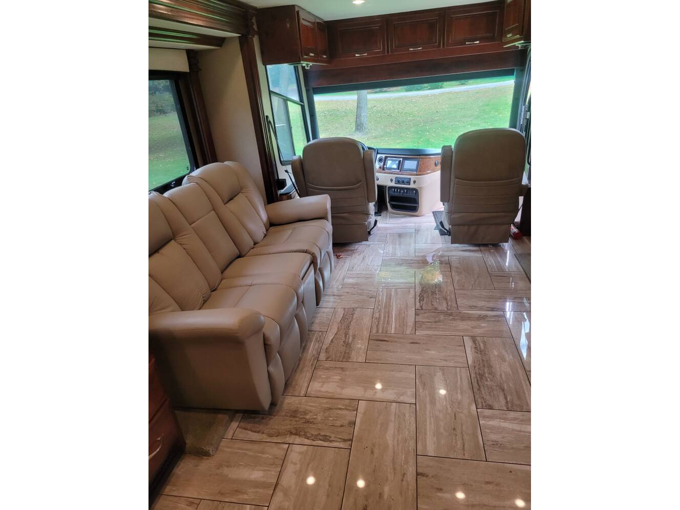 A photo of this 2017 Fleetwood DISCOVERY 37R