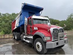 2021 MACK CV713