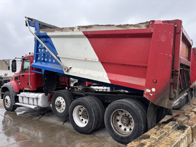 2021 MACK CV713