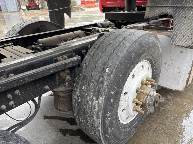2021 MACK CV713
