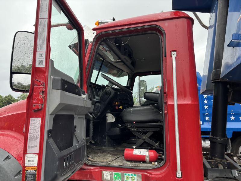 2021 MACK CV713