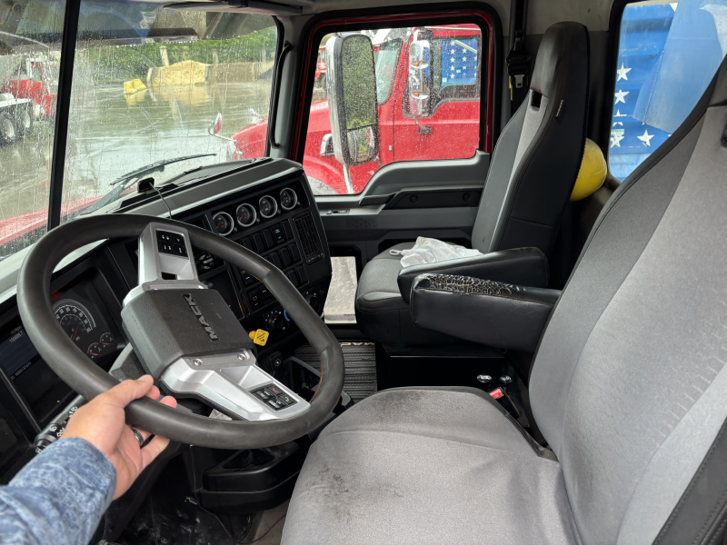 2021 MACK CV713