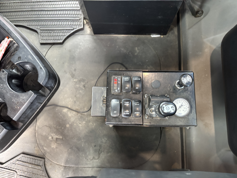 2021 MACK CV713