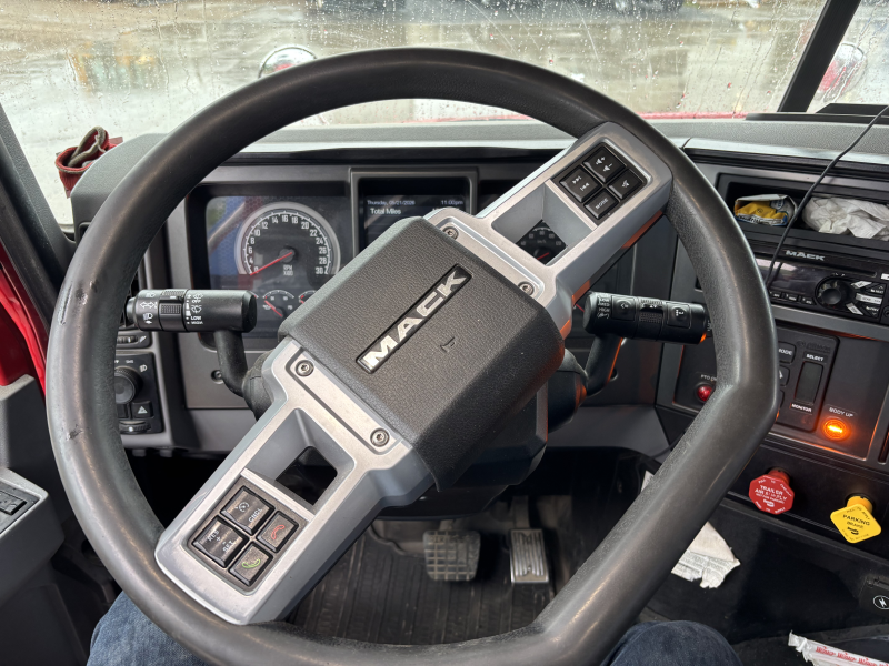 2021 MACK CV713