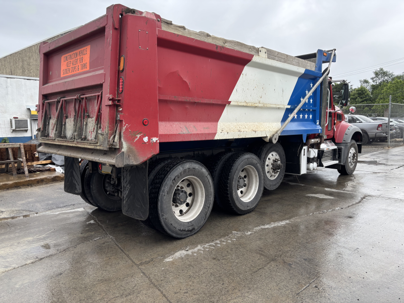 2020 MACK CV713