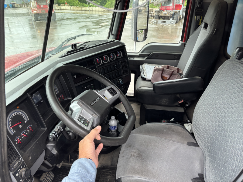 2020 MACK CV713