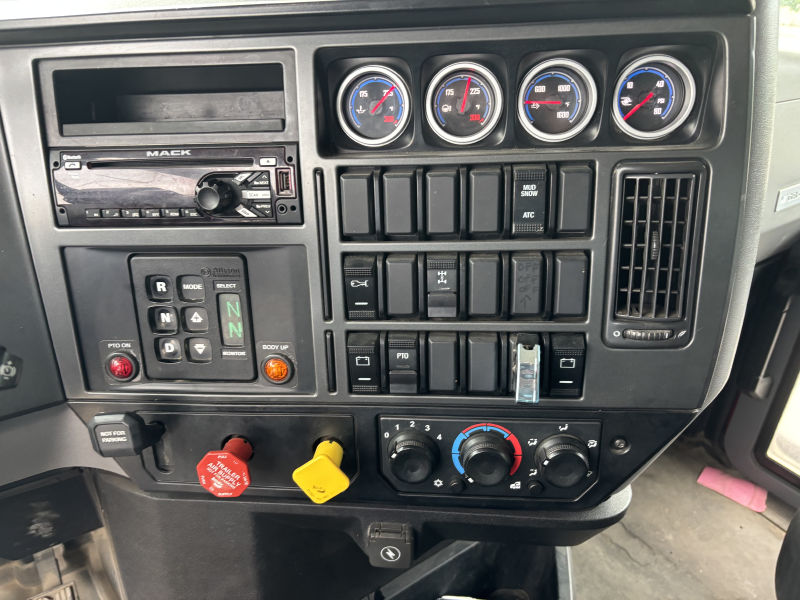 2020 MACK CV713