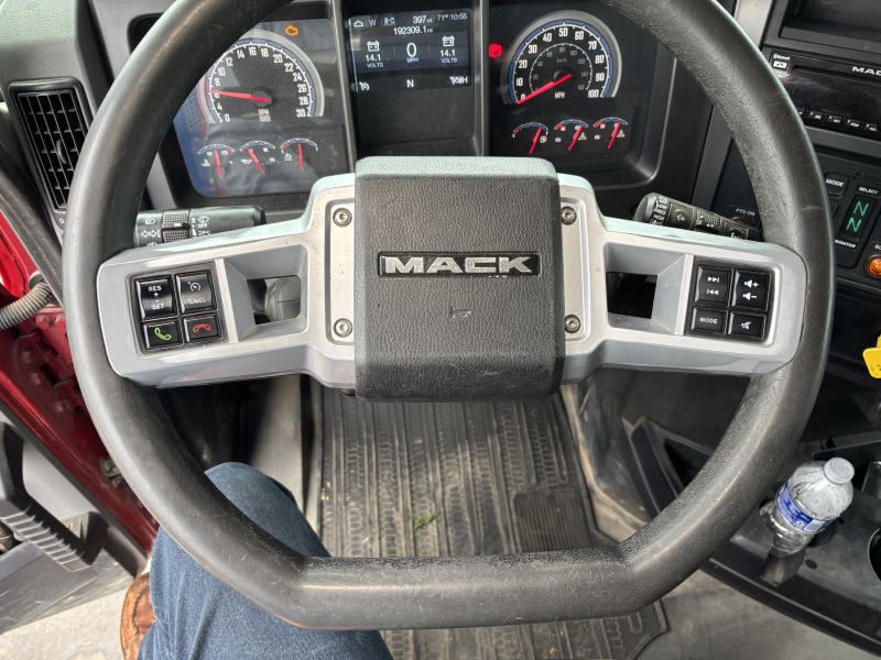 2020 MACK CV713