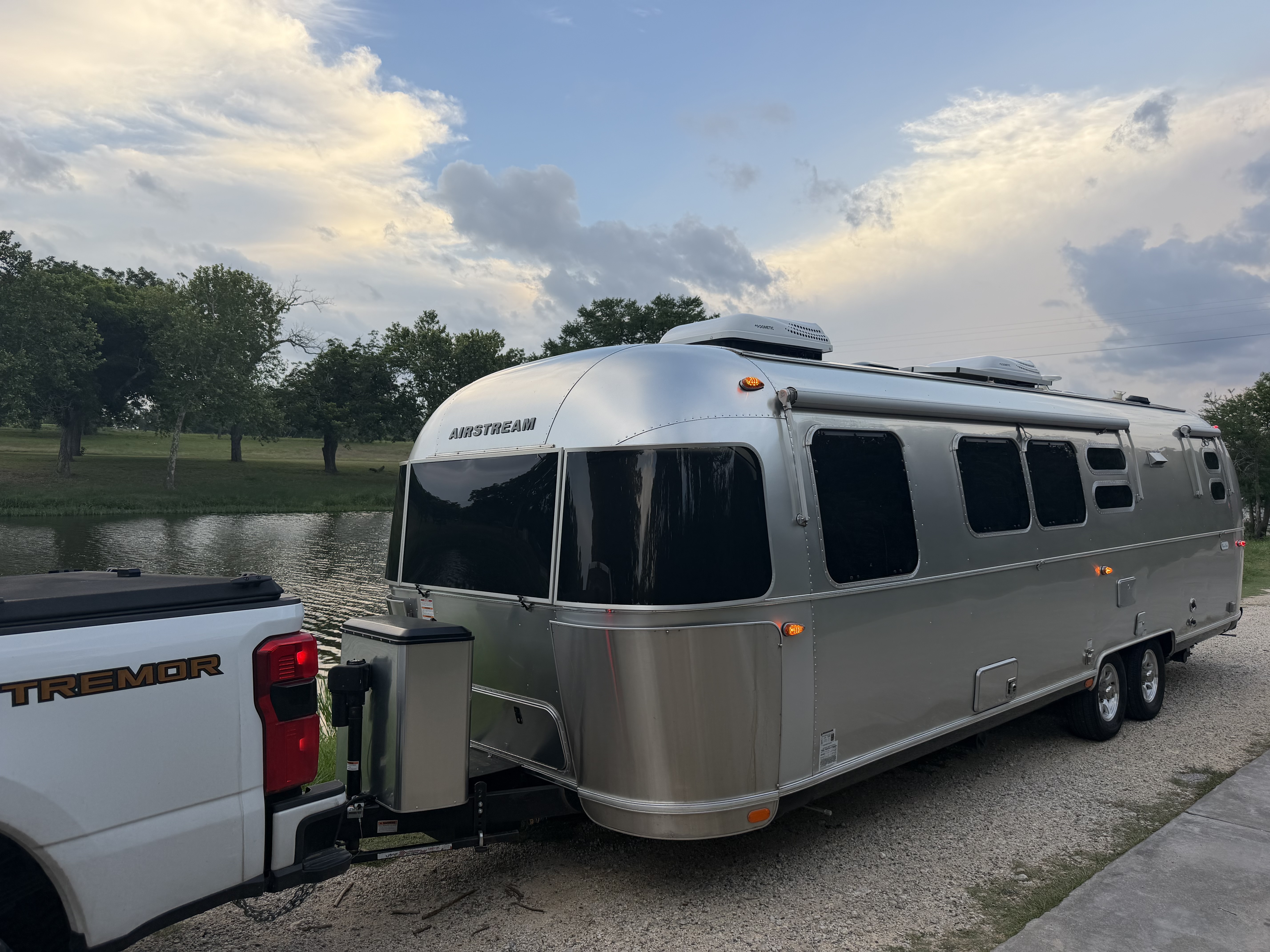 2022 Airstream FLYING CLOUD 30FB BUNK in blanco TX