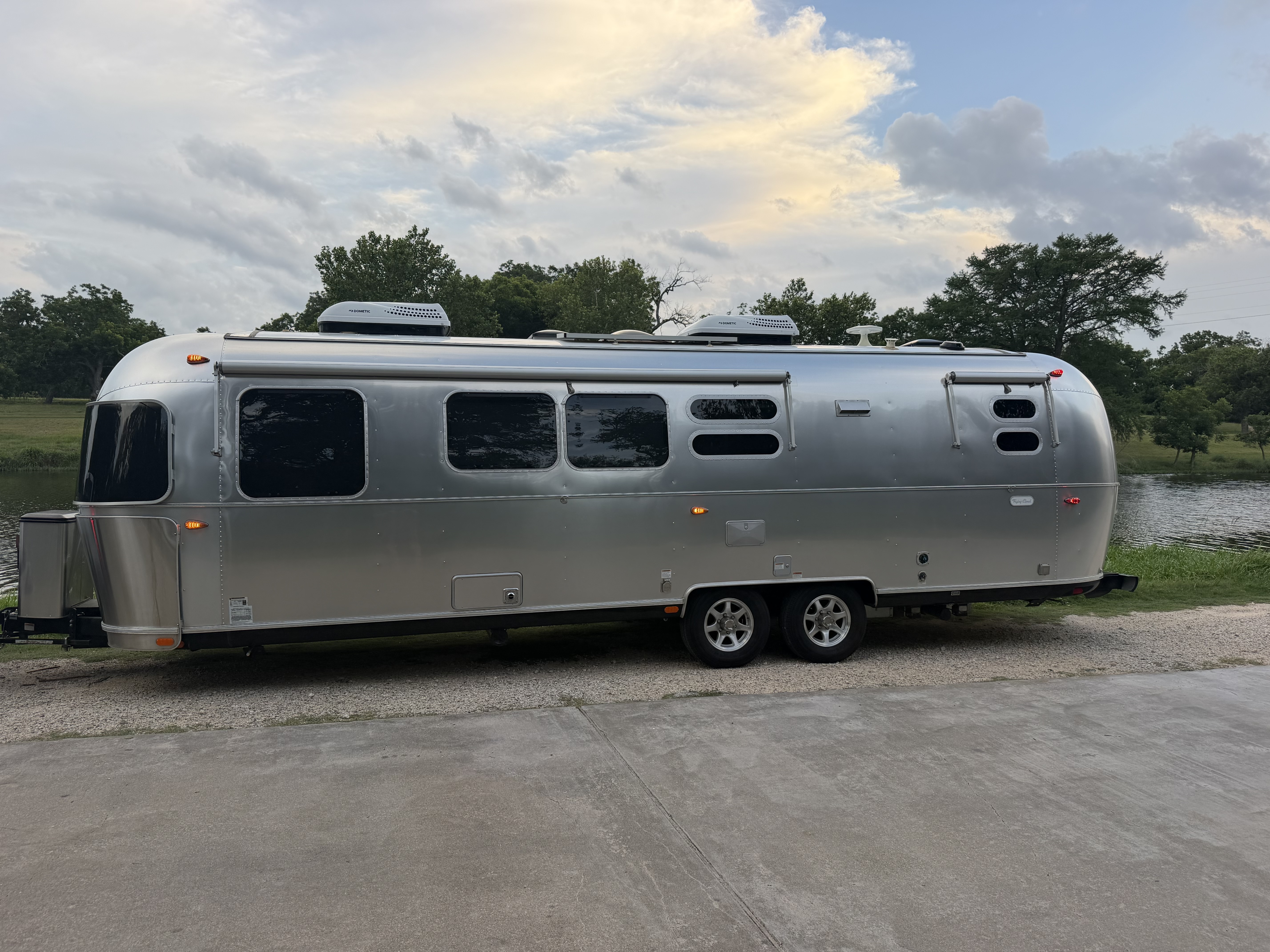 2022 Airstream FLYING CLOUD 30FB BUNK RV