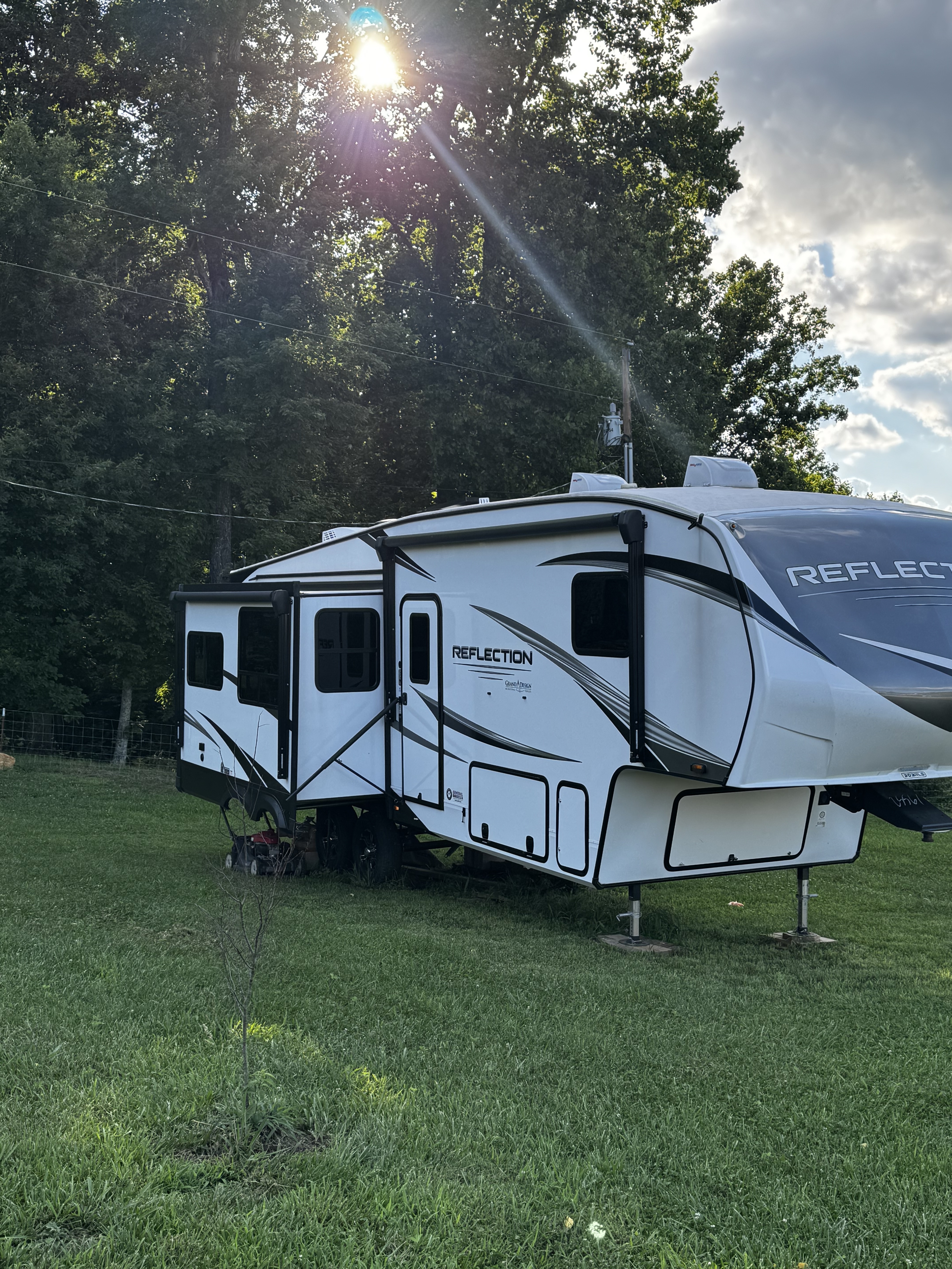 2024 Grand Design REFLECTION 303RLS RV