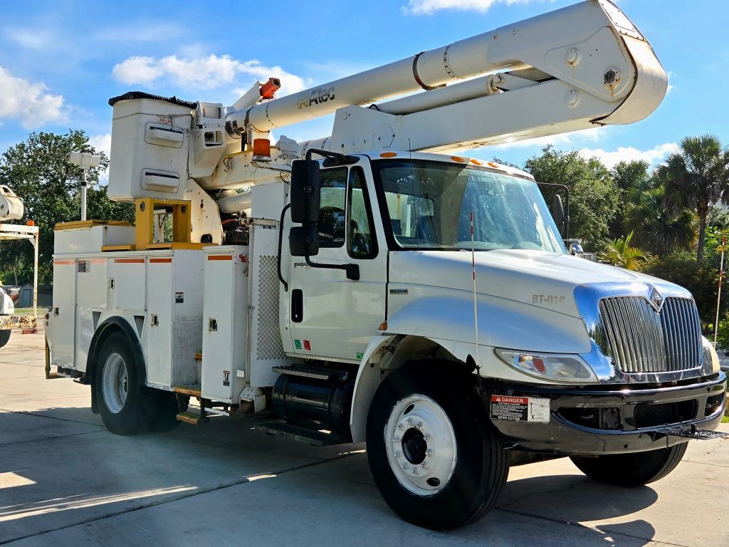 2008 INTERNATIONAL 4300 Bucket Truck in Fort Myers, FL