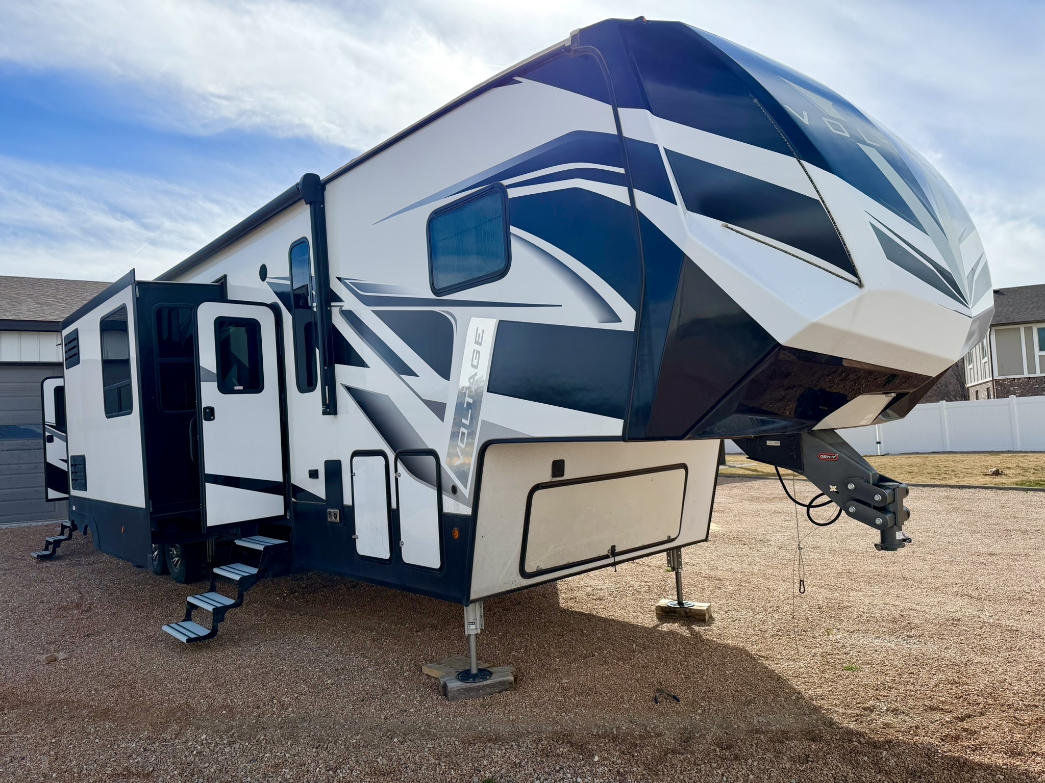 2022 Dutchmen VOLTAGE TRITON 4191 RV