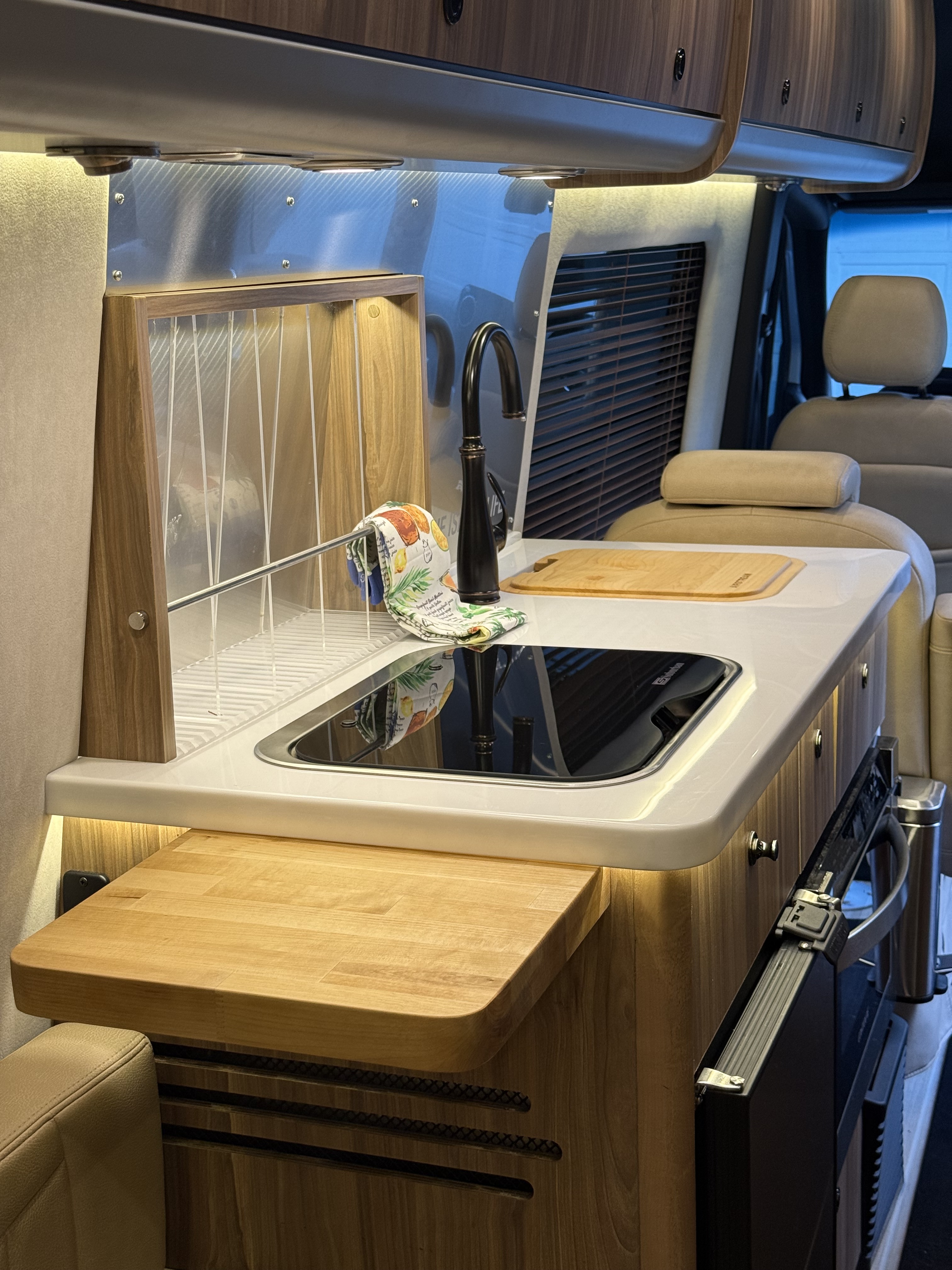 2022 Airstream TOMMY BAHAMA INTERSTATE 24GL RV