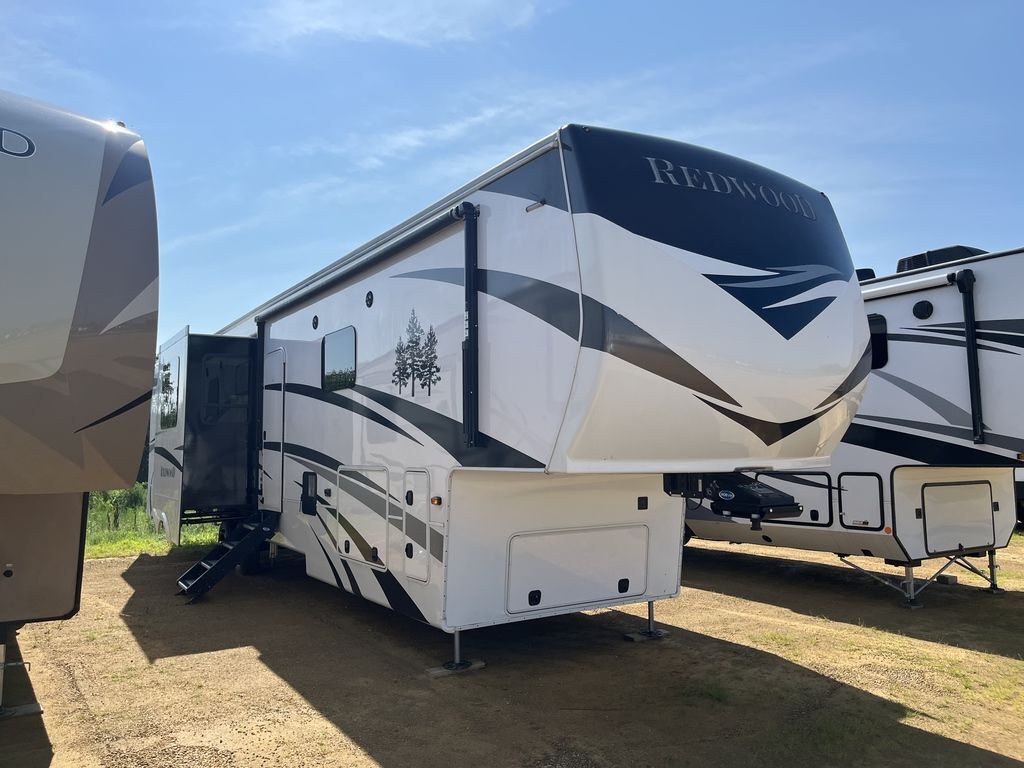 2021 Crossroads Rv Redwood RV RW4001LK in dubuque IA