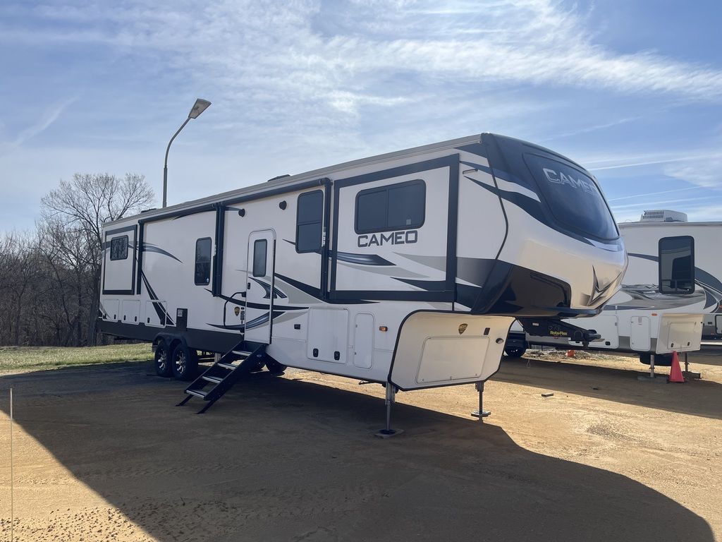 2021 Crossroads Rv Cameo CE4031FL in dubuque IA