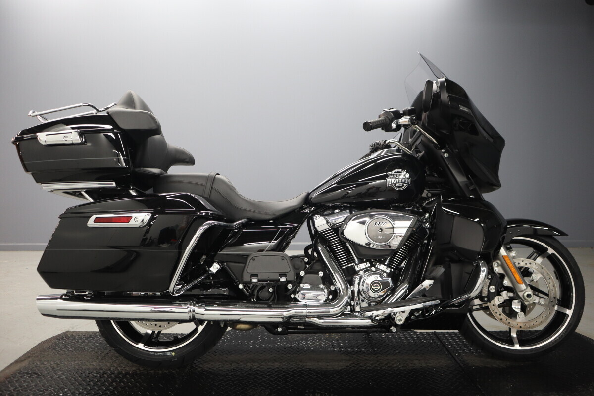 2025 Harley-Davidson Street Glide Ultra BASE in Riverside, CA