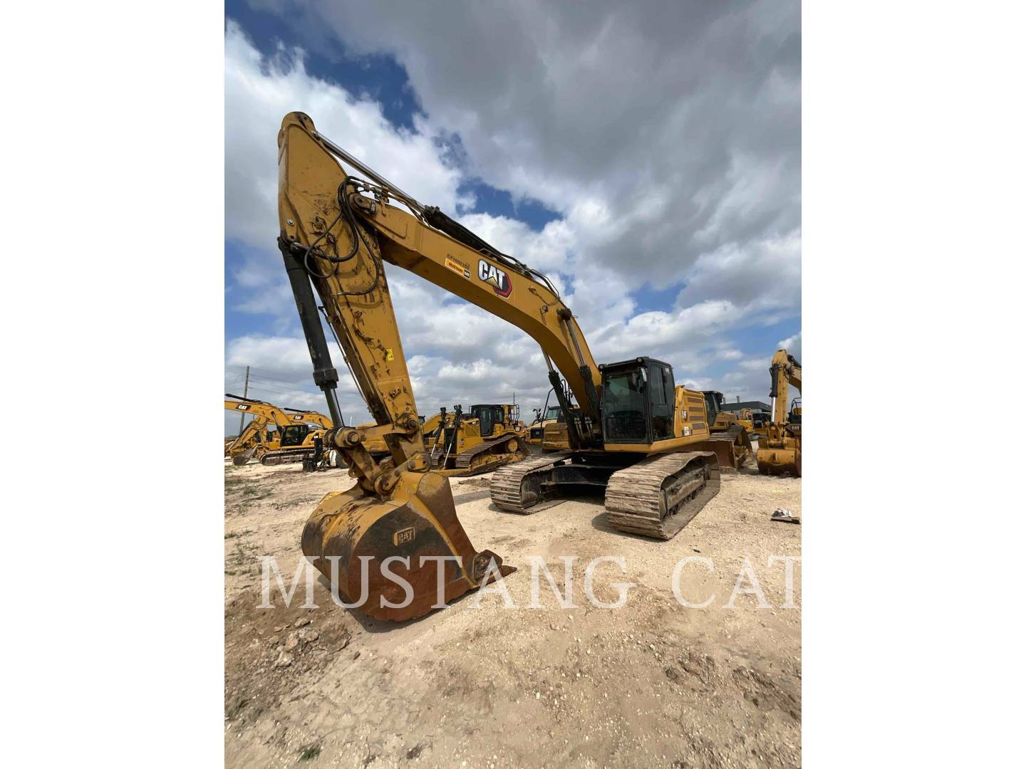 2022 CAT 340-08 in Houston, TX