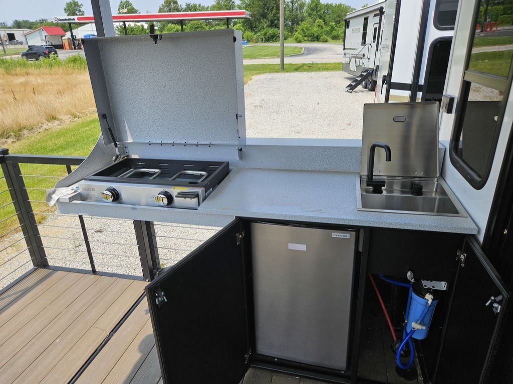 2025 Forest River Wildwood 34VERANDA RV
